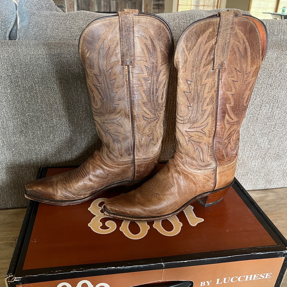 Women’s Lucchese Savannah Boots size 7
Barely worn. Retails $645 plus tax. $325